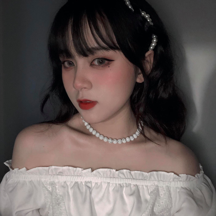 Ngoài thời gian học ở trường, hot girl 10x này còn là người mẫu ảnh thời trang đang được ưa chuộng.