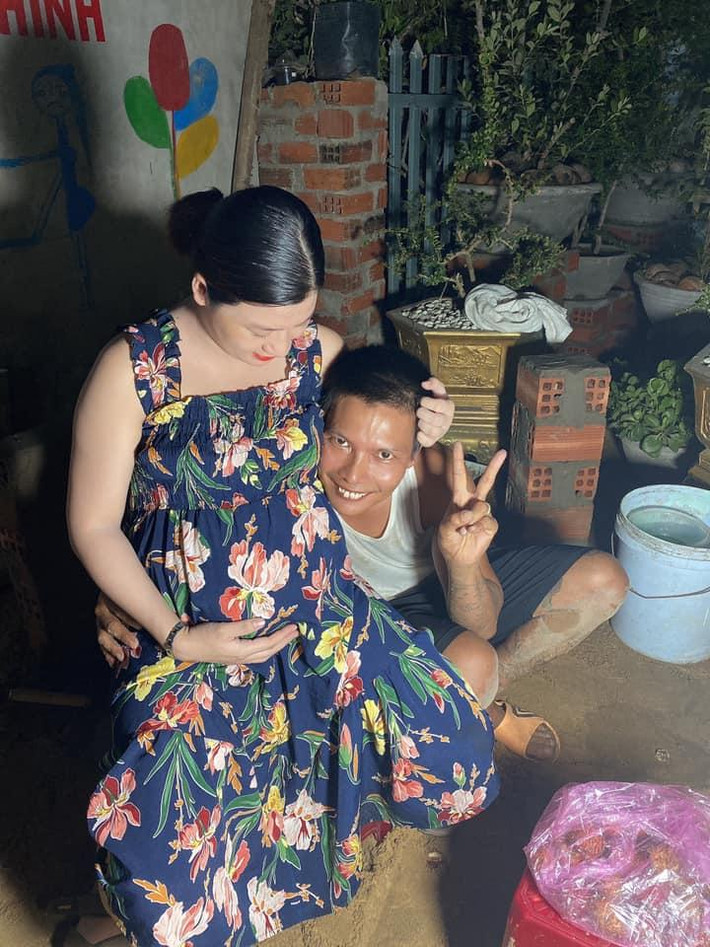 Ngoài ra, các khoản thu nhập từ TikTok, Facebook anh cũng đều gửi cho vợ chi tiêu hàng tháng.