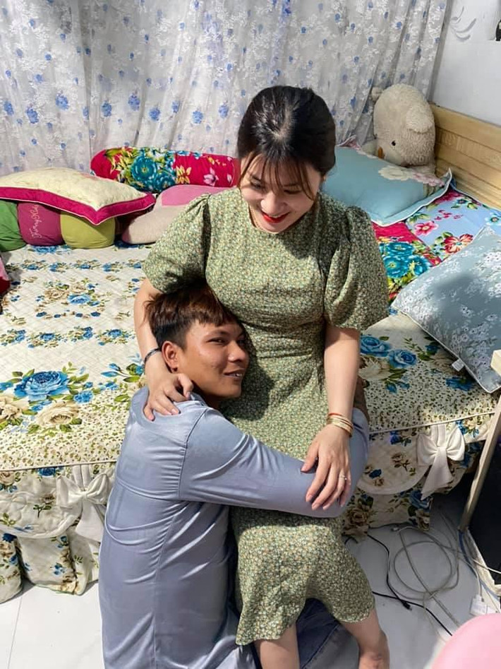 Theo Lộc chia sẻ, cả 2 vợ chồng phải tích cóp dần bởi thời gian tới, gia đình nhỏ của họ sẽ đón chào thêm thành viên mới.