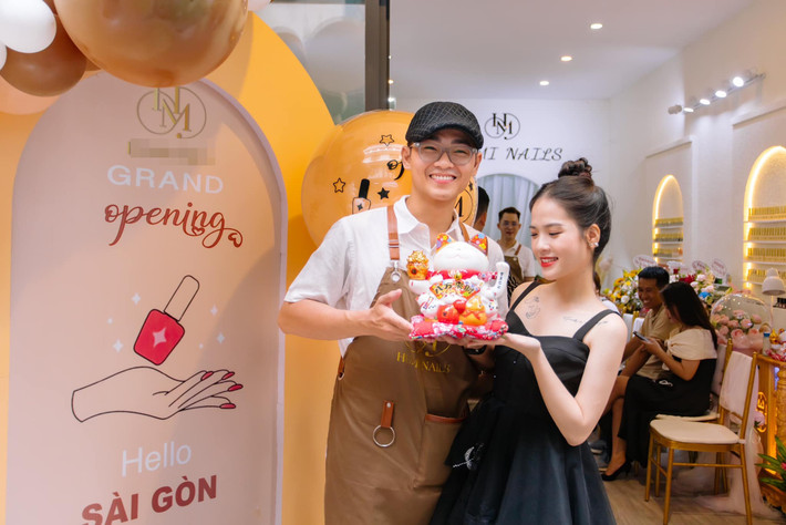 Những hình ảnh ngày khai trương cơ ngơi kinh doanh thứ hai của gái xinh Huyền My đã được cô nàng chia sẻ lên trang cá nhân.