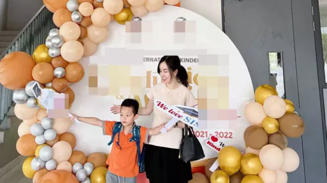 Ly Kute đăng tải loạt khoảnh khắc cậu nhóc đang biểu diễn văn nghệ, nhận chứng chỉ tốt nghiệp,... lớp mẫu giáo.