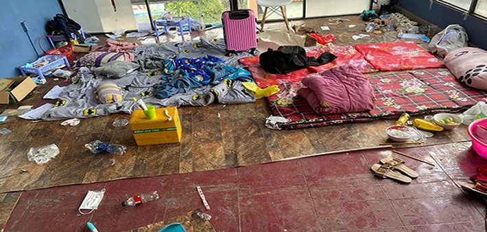Sau khi chứng kiến căn phòng trọ kinh hoàng này, người được cho là chủ nhà đã nhanh chóng đưa ra quyết định cho 3 cô gái này chuyển đi luôn mà không lấy tiền phòng.