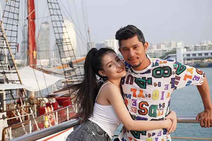 Vừa qua, Ngân 98 lại trở thành tâm điểm tranh cãi khi tuyên bố xin "giống Tây" vì lo sợ con sinh ra sẽ xấu như bạn trai lúc chưa phẫu thuật thẩm mỹ.
