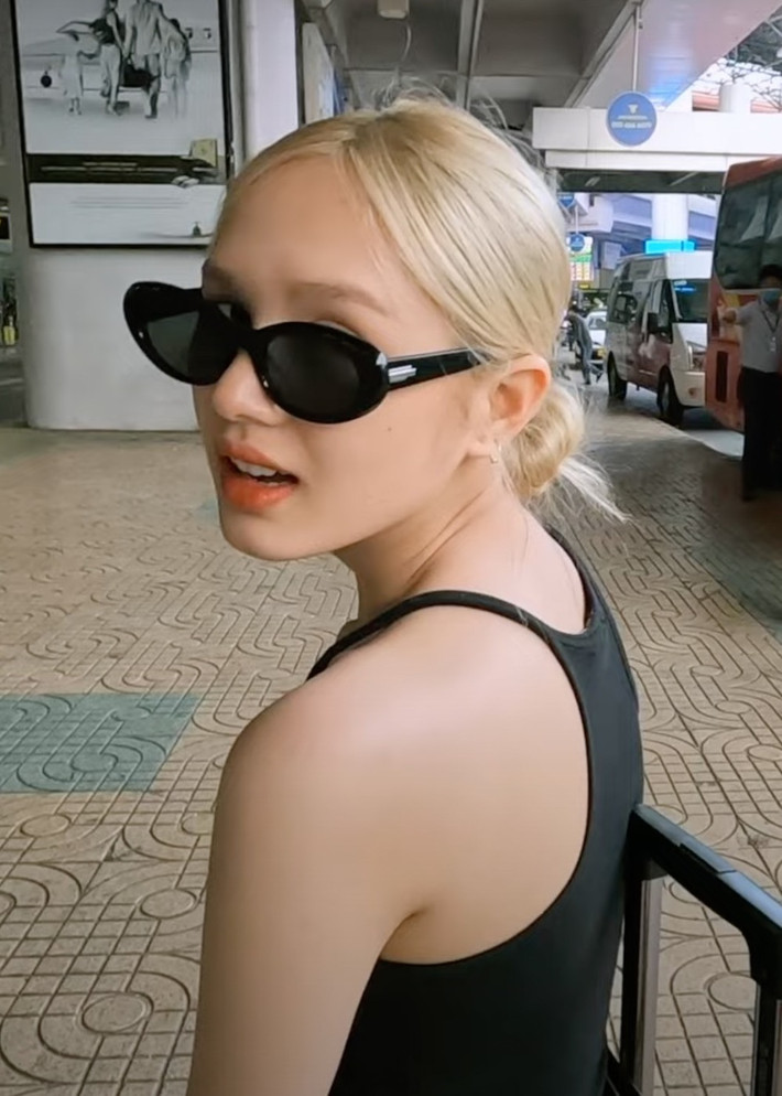 Dù xuất hiện chỉn chu, xinh đẹp trên mạng xã hội, nhưng đâu ai biết rằng gái xinh 2K này thường xuyên bị chồng "dìm hàng" bằng những khoảnh khắc quay lén.