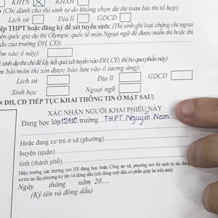 Cậu trò tên Nguyễn Nam này đã "mạnh dạn" đưa tên mình vào trường trong 1 phút "lú" có thật.
