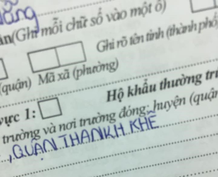 Vừa viết hồ sơ, lại tranh thủ học cả Tiếng Anh.