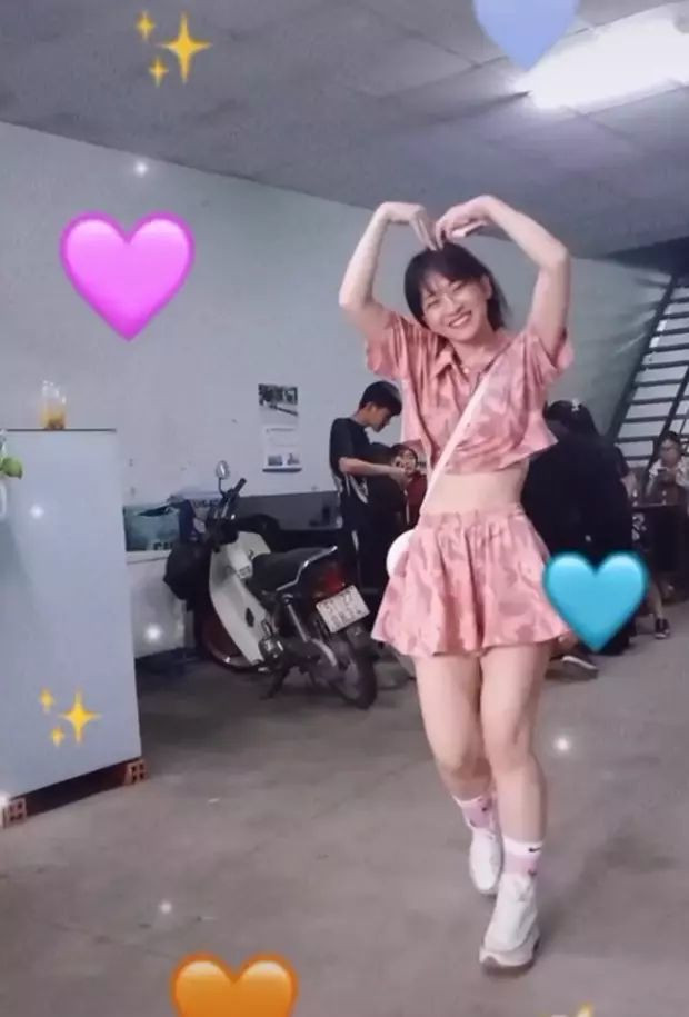 Phong độ nhan sắc thất thường của Lê Bống trong những video quay vội khiến cô trở thành đề tài bàn tán. Ảnh: Tổng hợp