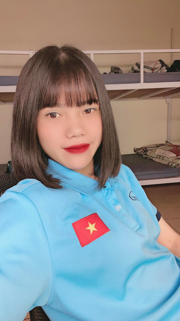 Trong sự nghiệp, Hoàng Quỳnh cùng tuyển nữ Việt Nam giành chức vô địch AFF Cup 2012, HC bạc SEA Games 2013, vào bán kết Asiad 2014, HC đồng AFF Cup 2018...Ảnh: Tổng hợp