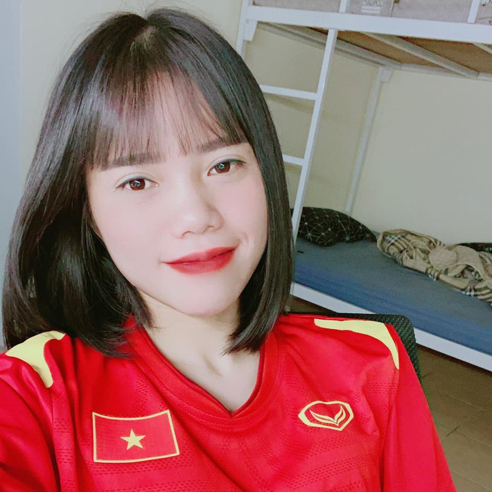 Phạm Hoàng Quỳnh là một trong những tiền vệ có lối chơi chắc chắn ở tuyển nữ quốc gia Việt Nam.