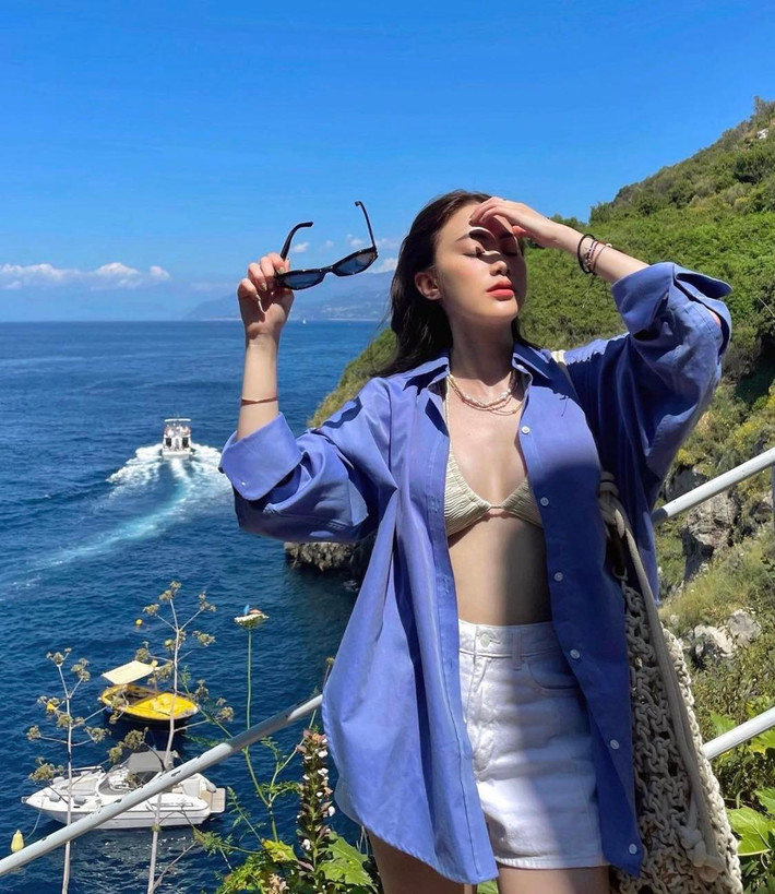 Mới, đây, những hình ảnh của hot girl Lào gốc Việt Phoiphailin Sivilay đi nghỉ dưỡng ở nước Ý nhanh chóng nhận được nhiều lượt yêu thích trên mạng xã hội.