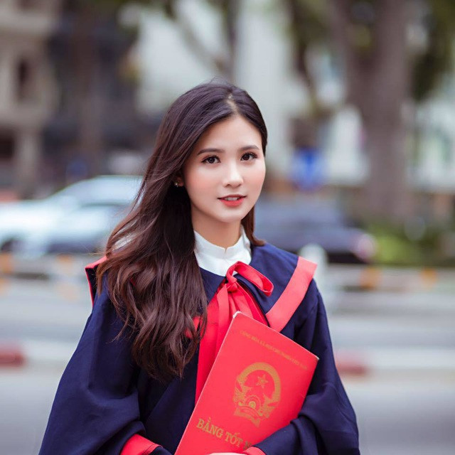 Làn da sáng, khuôn mặt bầu bĩnh tạo nên vẻ xinh xắn, dễ thương làm nên sự cuốn hút của hot girl này.