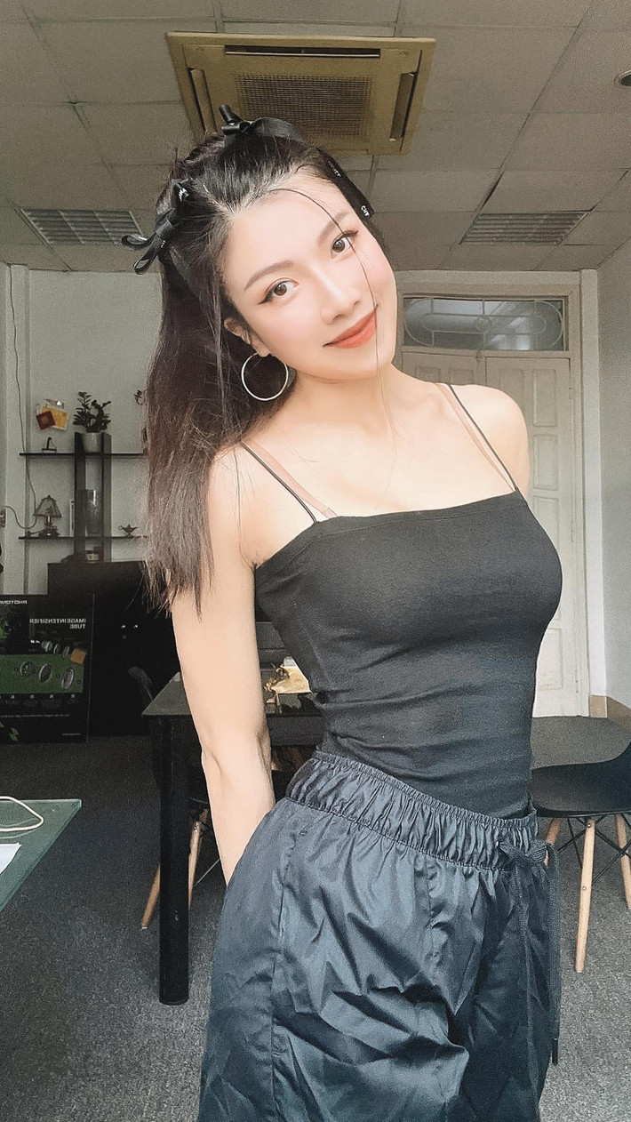 Sau 15 nổi tiếng với danh xưng hot girl, hiện tại Trang Pháp đã không còn xuất hiện nhiều trên màn ảnh nhỏ, thay vào đó cô nàng chuyển hướng sang lĩnh vực ca hát.