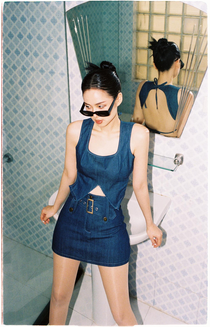 Sở hữu gương mặt cuốn hút, cựu hot girl sinh năm 1989 hoạt động với nhiều vai trò như người mẫu, ca sĩ, diễn viên, MC.