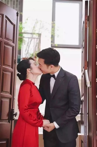 Dù là cặp vợ chồng nổi tiếng trong làng bóng nhưng Xuân Trường và Nhuệ Giang lại cực kì kín tiếng.