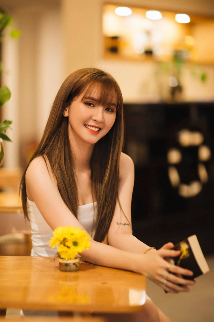 Trên trang cá nhân Ngân Sát Thủ liên tục đăng tải ảnh mới với nhan sắc ngày càng xinh đẹp, cuốn hút hơn trước. Ảnh: Tổng hợp