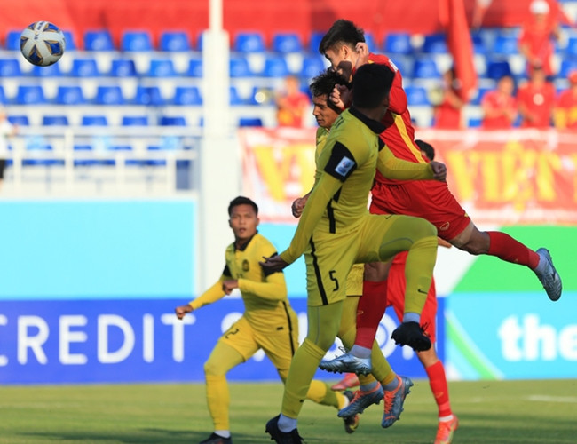 Ngay sau bàn thắng trước đối thủ là U23 Malaysia tại vòng chung kết U23 Châu Á vào tối ngày 8/6, cái tên Nhâm Mạnh Dũng liên tục được gọi tên trên khắp các diễn đàn mạng xã hội.