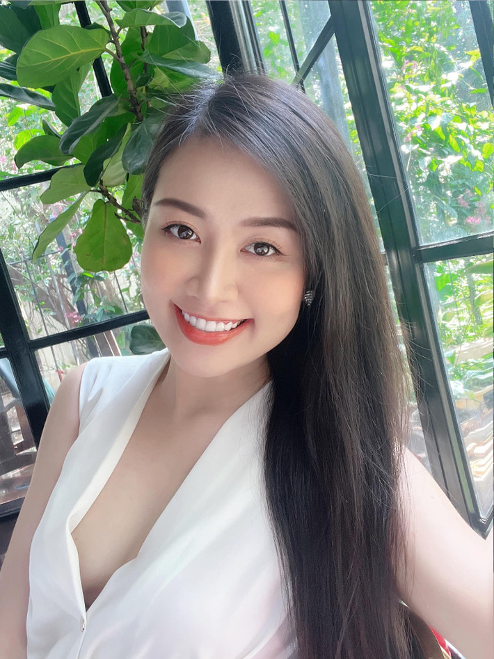 Người đẹp sinh năm 1988 còn là một MC song ngữ từng ghi dấu ấn ở rất nhiều sự kiện lớn nhỏ trong nước.