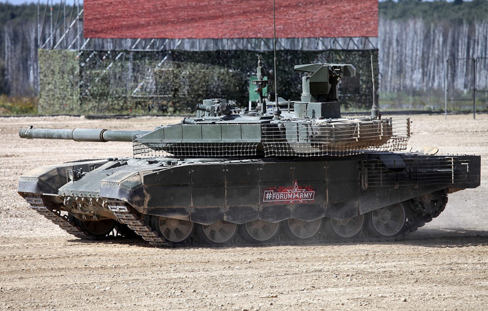 Là mẫu sửa đổi nâng cấp hiện đại nhất của xe tăng T-90, T-90M có cải tiến động cơ diesel công suất cao hơn và giáp mô-đun bọc thép cùng khẩu pháo 125mm đời mới. Nguồn ảnh: Rumil.