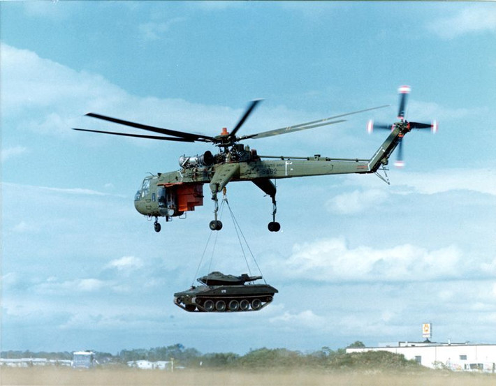 Bộ phận duy nhất trên xe tăng M551 Sheridan được làm bằng thép chính là phần tháp pháo của nó. Khẩu pháo chính được trang bị trên chiếc xe tăng này cũng là pháo 152mm nòng xoắn. Nguồn ảnh: Pinterest.