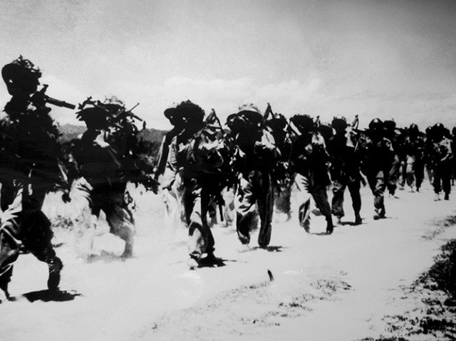 Năm 1949, ông được kết nạp vào Đảng Lao Động Việt Nam ngay trên chiến hào. Có lẽ, Kostas Sarantidis cũng là người gốc Hy Lạp hiếm hoi được vinh dự đứng trong hàng ngũ của Đảng Lao Động - tiền thân của Đảng Cộng Sản Việt Nam ngày nay. Nguồn ảnh: TL.