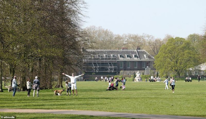 Công viên Victoria Park ở phía Đông London là địa điểm nổi tiếng cho người dân địa phương đi bộ hoặc chạy bộ hàng ngày. (Ảnh: PA).