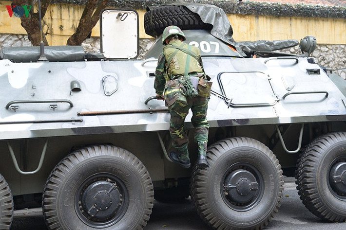 Khi di chuyển trên cạn, tốc độ của BTR-60 rất lớn, tối đa có thể đạt tới 80 km/h. Trong khi đó khi lội nước, loại xe thiết giáp chở quân này có thể di chuyển được tới 10 km/h. Nguồn ảnh: VOV.
