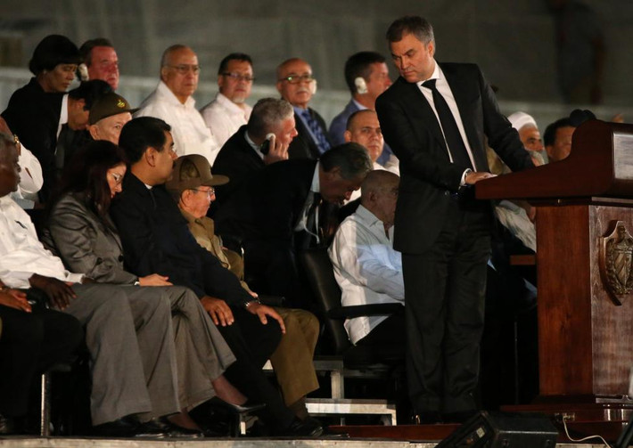 Chủ tịch Hạ viện Nga Vyacheslav Volodin đại diện cho chính phủ và người dân nước Nga lên phát biểu tại buổi lễ tối 29/11 ở La Habana. Ảnh Reuters