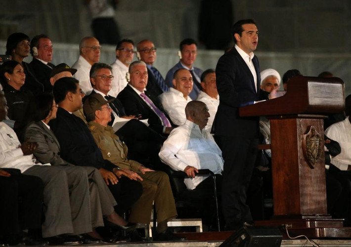 Thủ tướng Hy Lạp Alexis Tsipras phát biểu trong buổi lễ tưởng niệm. Ảnh Reuters