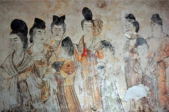 Trong quá trình khám phá, các chuyên gia đã phát hiện ra rằng ngôi mộ đã bị trộm mộ viếng thăm, khiến cho một số di vật văn hóa bị mất.