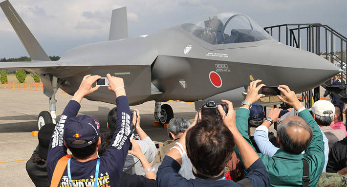 Nhật Bản hiện đang có 12 chiếc tiêm kích F-35A phục vụ trong biên chế lực lượng phòng vệ trên không của nước này. Các chiến đấu cơ F-35 của Nhật hiện đều được đóng quân ở căn cứ sân bay quân sự Misawa ở Aomori. Nguồn ảnh: F35.