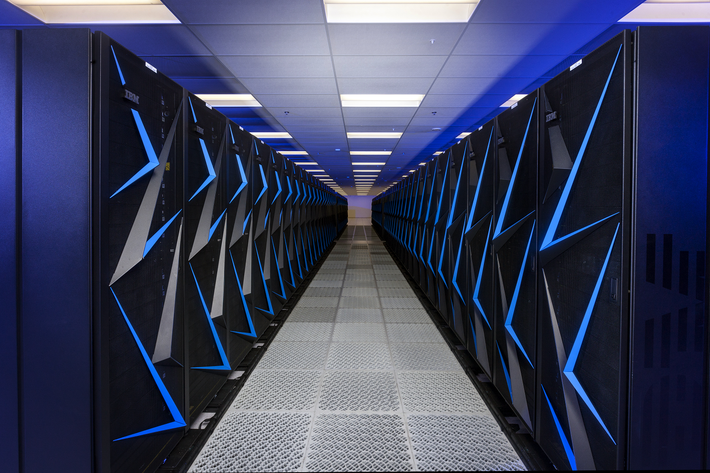 6. IBM Sierra (Mỹ) - Đạt 94,6 petaflop, ứng dụng trong mô phỏng hạt nhân và nghiên cứu năng lượng.(Ảnh: Wikipedia)
