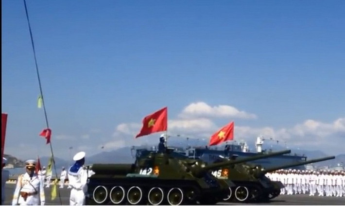 Theo số liệu của trang Military Balance 2023, Quân đội Việt Nam đang vận hành và cất giữ hơn 800 xe tăng T-54/55, chúng có thể đóng vai trò "nhà tài trợ phụ tùng" cho pháo tự hành chống tăng SU-100.