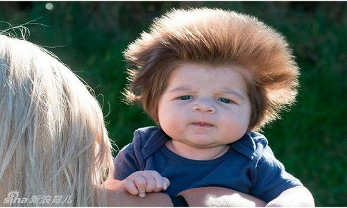 Cô Chelsea Noon cho biết, cô sẽ không cắt tóc cho con yêu và muốn xem xem mái tóc của con có thể dài đến mức nào.