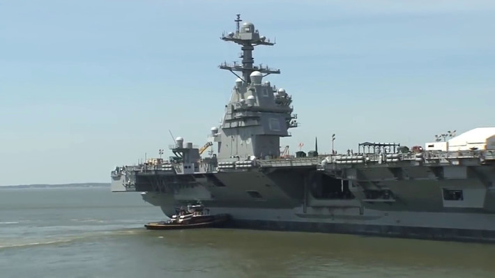 Sự cố này còn liên quan tới tàu sân bay USS George H.W. Bush - một tàu sân bay lớp Nimitz của Hải quân Mỹ cũng vừa mới được... nâng cấp nhà vệ sinh trong thời gian gần đây. Nguồn ảnh: BI.