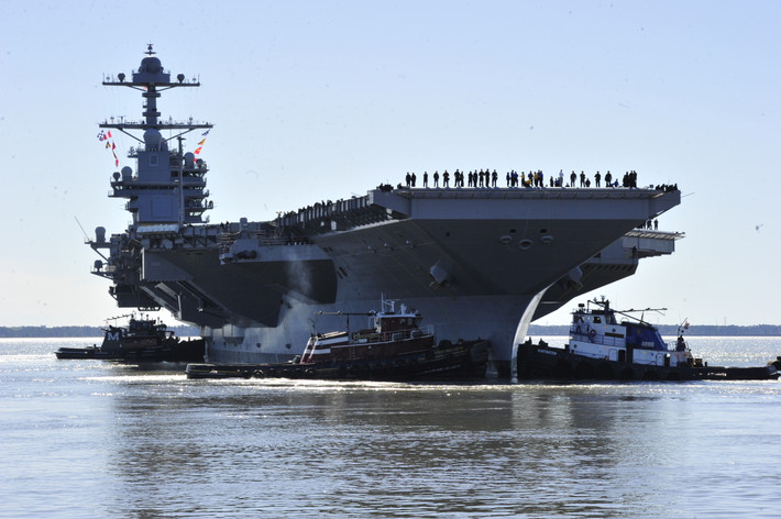 Tàu sân bay USS Gerald R Ford hiện là tàu sân bay mới nhất, đắt nhất trong biên chế của Hải quân Mỹ, tuy nhiên kể từ khi ra đời tới nay, tàu sân bay này luôn là chủ đề bàn tán do nó gặp phải một loạt các sự cố ngớ ngẩn đến mức khó tin. Nguồn ảnh: BI.