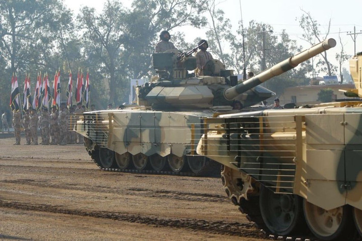 Phiên bản T-90S/SK được Nga bán cho Iraq còn trang bị hệ thống điện phụ trợ APU ở đuôi xe, cho phép kíp xe sử dụng các hệ thống điện tử cũng như điều hoà trong xe mà không cần nổ máy. Nguồn ảnh: QQ.