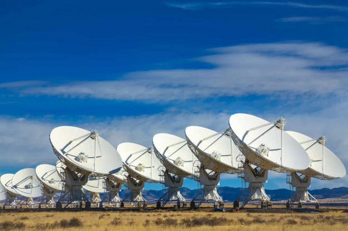 5. Các tổ chức như NASA, Cơ quan Vũ trụ châu Âu và tổ chức Tìm kiếm Sự sống thông minh ngoài Trái Đất đã tiến hành nhiều dự án để tìm kiếm những ngôi sao có dấu hiệu sự sống.