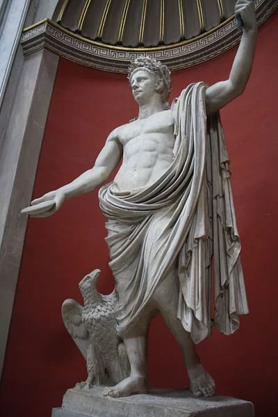 Đế chế La Mã dưới thời Claudius đã vươn tầm ảnh hưởng sâu rộng, củng cố quyền kiểm soát Bắc Phi gồm Ai Cập, một phần Địa Trung Hải, Algeria, Thổ Nhĩ Kỳ. Hoàng đế Claudius cũng là người đưa đội quân La Mã vượt biển chinh phạt Vương quốc Anh, khởi đầu cho sự cai trị của La Mã đối với Anh.