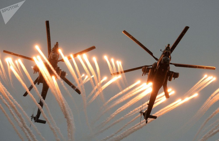 Trực thăng săn đêm Mi-28 trong cuộc thi quốc tế Aviadarts-2016.