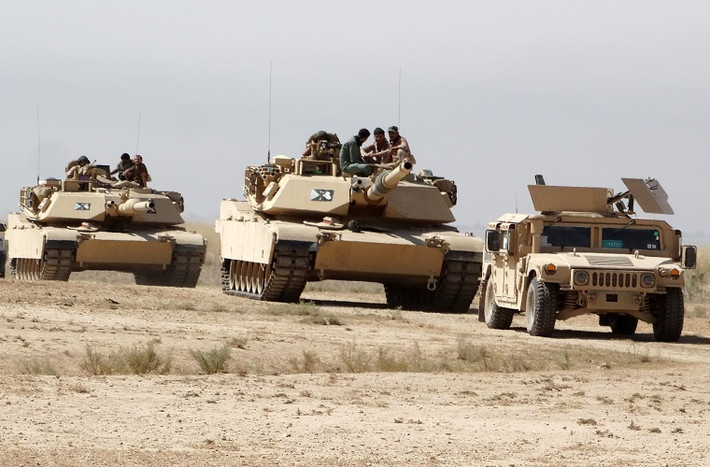 Điều này cho thấy, Humvee đang dần trở nên lỗi thời so với môi trường chiến tranh hiện đại và nó không còn đáp ứng được yêu cầu của Quân đội Mỹ cũng như nhiều quốc gia trên thế giới. Trước chương trình JLTV, Quân đội Mỹ cũng phát triển xe bọc thép kháng mìn MRAP tuy nhiên chúng quá đắt đỏ và không phù hợp cho trang bị hàng loạt. Nguồn ảnh: Truck Trend.