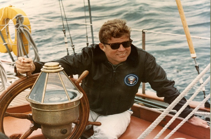 Bang Massachusetts có bốn tổng thống gồm các vị: John Adams, John Quincy Adams, John F. Kennedy và George HW Bush. Ảnh: Business Insider.