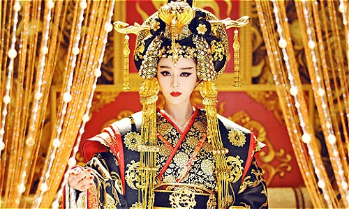 Trong thời gian cai trị của mình, Võ Tắc Thiên thiết lập hệ thống chính trị ổn định và thực hiện các biện pháp cải cách chính trị và xã hội. Bà cũng nổi tiếng với thành tựu trong văn chương, thơ ca và âm nhạc, cũng như là người đầu tiên xây dựng lăng mộ cho bản thân.