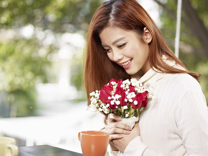 Tuổi Tý: Trong 12 con giáp, những nàng tuổi Tý luôn có tính cách vô cùng hoạt bát, mạnh dạn nên thường xuyên muốn nếm trải và khám phá những điều mới mẻ thú vị. Nhưng họ lại là người thích dựa dẫm, ỷ lại vào đối phương, luôn mong muốn người mình yêu che chở, bảo vệ và yêu thương mình.