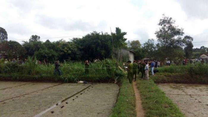 4. Một người đàn ông tử vong do giang điện bẫy chuột: Vào ngày 11/12/2015, do phát hiện một thửa ruộng mới sạ bị chuột cắn phá chị Nguyễn Thị Quy (SN 1992, thôn Thọ Tây) đã dùng dây kẽm để giăng bẫy chuột. Hậu quả, khiến anh Sang (xóm 5, thôn Thọ Tây, xã Tịnh Thọ) bị dính phải dòng điện dẫn đến tử vong. (Ảnh: Petrotimes)