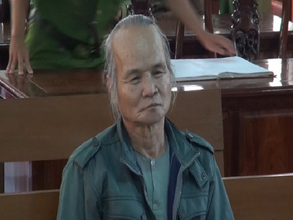 6. An Giang: Dùng điện bẫy chuột thành bẫy người: Đêm ngày 16/10/2018, do chuột tàn phá đám ruộng lúa đang canh tác ông Võ Văn On (SN 1946, trú xã Phú Thành, huyện Phú Tân, tỉnh An Giang) dùng dây chì mắc xung quanh đám ruộng của mình rồi về nhà cắm điện lưới. Tuy nhiên, ruộng lúa ông On canh tác gần nhà ông Nguyễn Văn Chiều. Đến Khoảng 3h sáng 17/10/2018, ông On bất ngờ thấy đèn sáng khu vực ông đã kéo điện bẫy chuột nhưng không thấy di chuyển niên đã đi kiểm tra thì phát hiện Nguyễn Văn Chiệu đã tử vong do dính phải dòng điện ông đang dùng bẫy chuột. (Ảnh: Thuonghieucongluan)