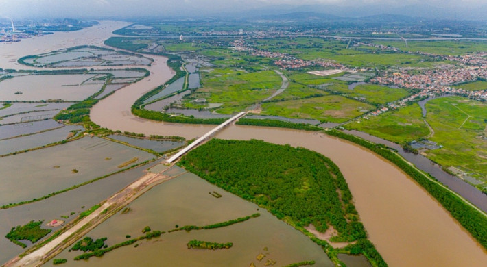 Tuy nhiên, tính đến nay, sau khoảng 3 năm thi công, ngoài 2 cầu sông Rút và sông Chanh đáp ứng được yêu tiến độ khi cơ bản hoàn thành các hạng mục chính thì các hạng mục còn lại triển khai rất chậm.