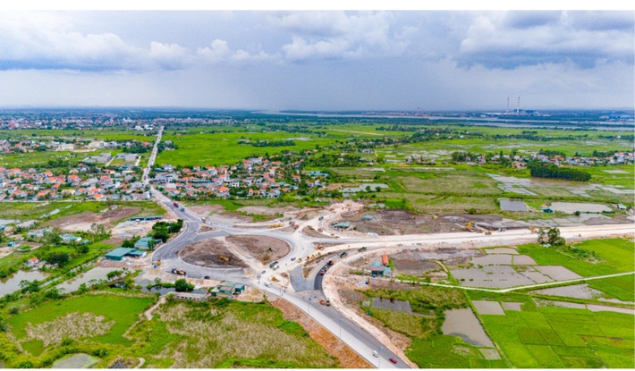 Đường ven sông giai đoạn một được thiết kế quy mô đường cấp III đồng bằng với 4 làn xe, nền đường rộng 15 m. Trên tuyến được thiết kế 2 cầu bắc qua sông Rút và sông Chanh thuộc địa bàn thị xã Quảng Yên.