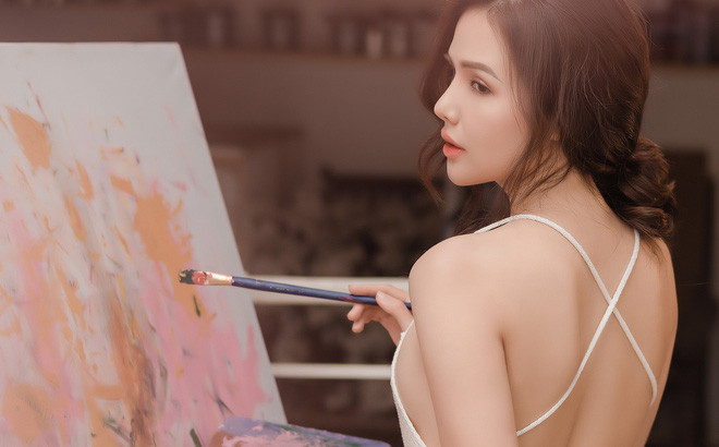 - Tẩy da chết cho vùng lưng, vệ sinh sạch sẽ để lỗ chân lông được thông thoáng, không gây mụn. - Mặc trang phục thoải mái, mềm mại để không gây kích ứng da mùa nóng.
