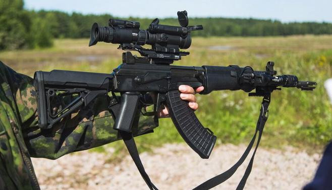 Được thiết kế bởi quân đội Phần Lan, khẩu Rk 62 từ lâu đã được chọn là loại vũ khí chính thức cho quân đội nước này nhưng ít ai biết rằng khẩu súng trường tấn công của quân đội quốc gia châu Âu này lại có nguồn gốc từ Liên Xô, cụ thể là từ súng trường tấn công Ak-4. Nguồn ảnh: Firearm.