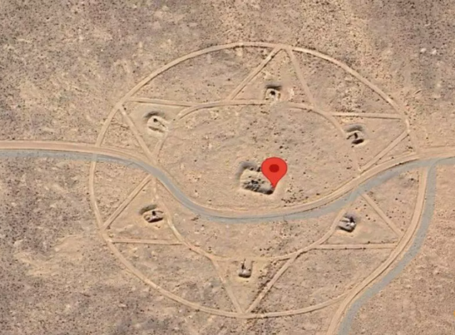 7. "Ngôi sao" 6 cánh ở Nevada: Khu vực huấn luyện tên lửa phòng không Mỹ, thiết kế hình sao giúp định hướng binh lính. (Ảnh:Google Earth)